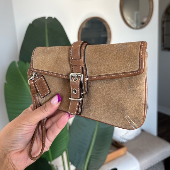 🟫🌟🫶🏽VTG COACH Hamptons Suede Wristlet🫶🏽🌟🟫